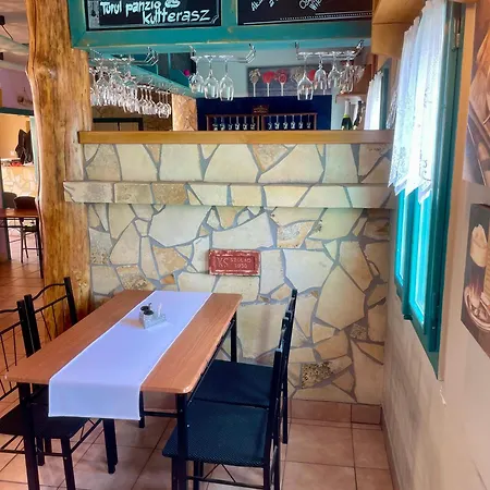 Turul Panzio&pizzeria Bed & Breakfast